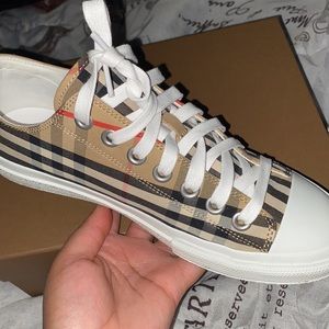 Women Burberry Shoes